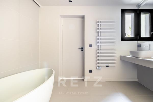 Villa contemporaine d'exception entièrement rénovée.