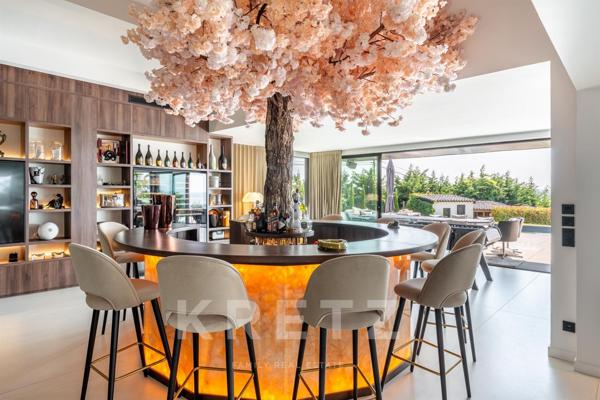 Villa contemporaine d'exception entièrement rénovée.