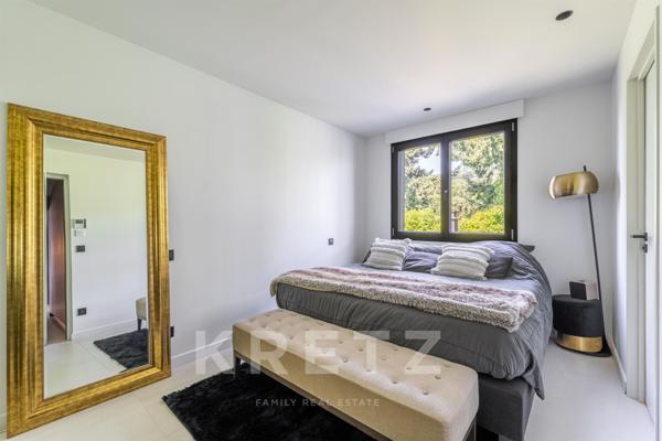 Villa contemporaine d'exception entièrement rénovée.