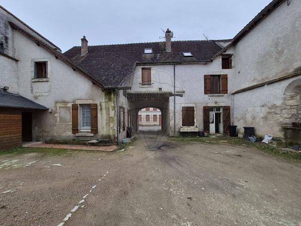 Immeuble 12 chambre(s) à vendre - Mesves-sur-Loire, Nièvre - 58