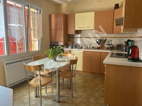 ROUILLON Spacieuse maison familiale 5 chambres avec piscine chauffée et sous-sol complet