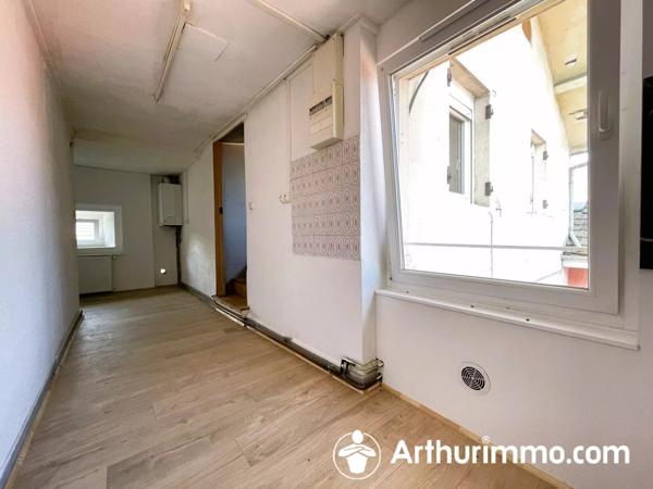 Vente                                                      Immeuble
                        
                     12 pièces                      257 m2                     à Seloncourt