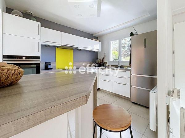 Maison
         4 pièces
        - 86 m² Exclusivité 275 000 € *