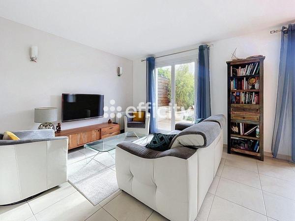 Maison
         4 pièces
        - 86 m² Exclusivité 275 000 € *