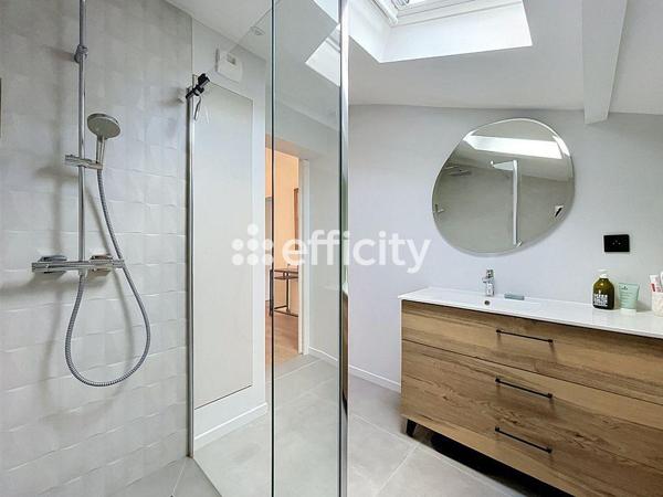 Maison
         4 pièces
        - 86 m² Exclusivité 275 000 € *
