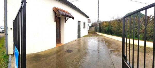 Saint Porquier, maison composé de deux logements, cinq chambres, 252 m², jardin, garages, atelier, entièrement rénové.