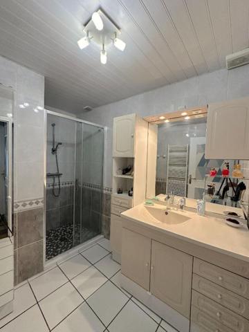 Maison 5 pièces 140 m2 avec dépendances