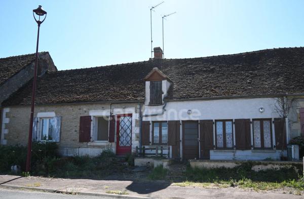 Maisons à restaurer avec grange et jardinets, idéal investisseurs, 6 pièces proche de GUERIGNY (58)