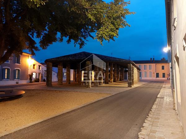 CHARME ET AUTHENTICITE EN PLEIN CENTRE VILLAGE DE MORNAC SUR SEUDRE