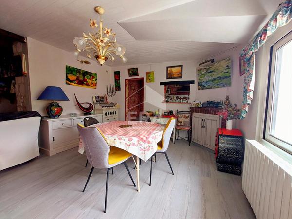 CHARME ET AUTHENTICITE EN PLEIN CENTRE VILLAGE DE MORNAC SUR SEUDRE