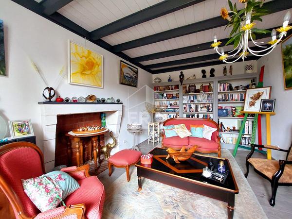 CHARME ET AUTHENTICITE EN PLEIN CENTRE VILLAGE DE MORNAC SUR SEUDRE