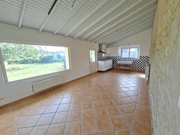 Ensemble de 2 maisons et d'un terrain à bâtir.