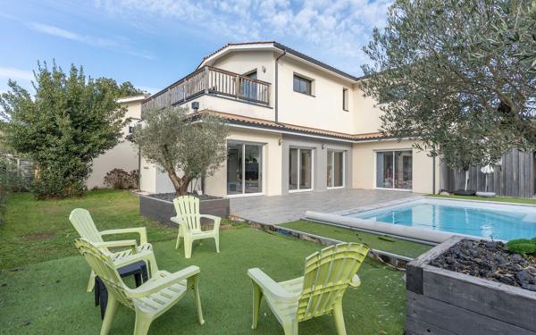 Maison à vendre    6 pièces •  Le Teich