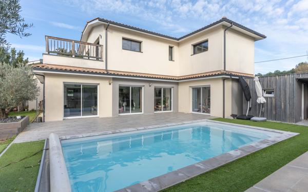 Maison à vendre    6 pièces •  Le Teich