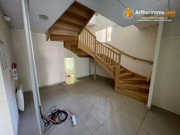 Vente                                                      Immeuble
                        
                     7 pièces                      167 m2                     à La Guerche-de-Bretagne