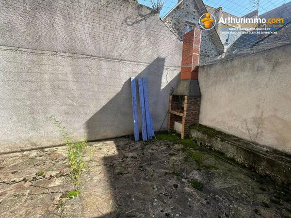 Vente                                                      Immeuble
                        
                     7 pièces                      167 m2                     à La Guerche-de-Bretagne