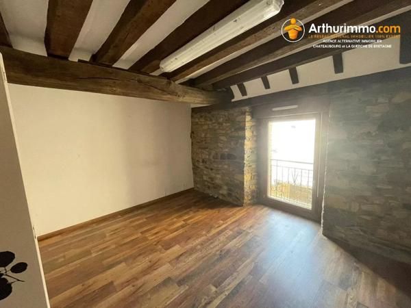 Vente                                                      Immeuble
                        
                     7 pièces                      167 m2                     à La Guerche-de-Bretagne