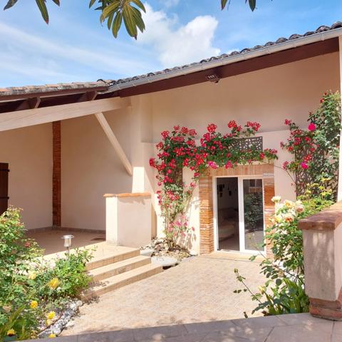 Maison à vendre 13 pièces MONTAUBAN (82), salle de reception, parking, bureaux, cave, dépendances,  parc de 8000m2, 2 entrées indépendantes