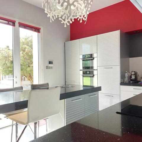 Maison à vendre 13 pièces MONTAUBAN (82), salle de reception, parking, bureaux, cave, dépendances,  parc de 8000m2, 2 entrées indépendantes