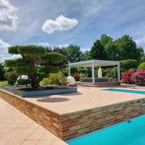 Maison à vendre 13 pièces MONTAUBAN (82), salle de reception, parking, bureaux, cave, dépendances,  parc de 8000m2, 2 entrées indépendantes