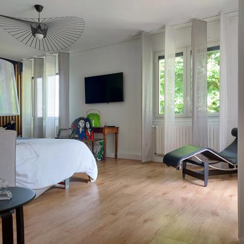 Maison à vendre 13 pièces MONTAUBAN (82), salle de reception, parking, bureaux, cave, dépendances,  parc de 8000m2, 2 entrées indépendantes