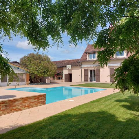 Maison à vendre 13 pièces MONTAUBAN (82), salle de reception, parking, bureaux, cave, dépendances,  parc de 8000m2, 2 entrées indépendantes