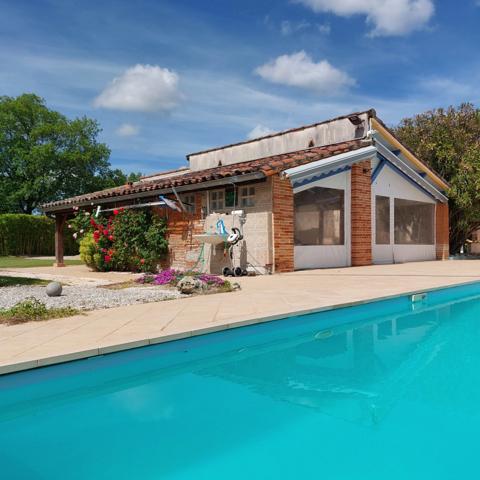 Maison à vendre 13 pièces MONTAUBAN (82), salle de reception, parking, bureaux, cave, dépendances,  parc de 8000m2, 2 entrées indépendantes