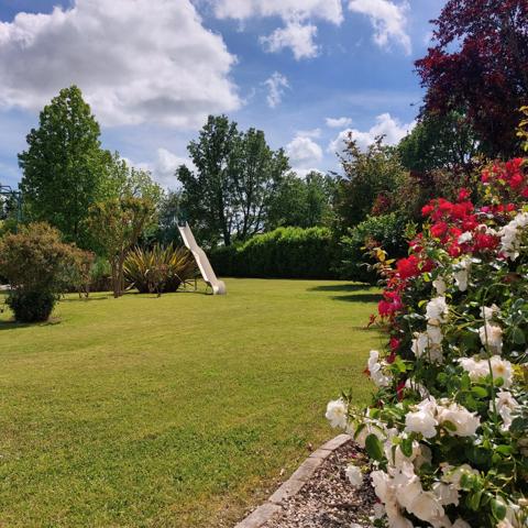 Maison à vendre 13 pièces MONTAUBAN (82), salle de reception, parking, bureaux, cave, dépendances,  parc de 8000m2, 2 entrées indépendantes