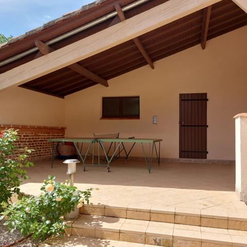 Maison à vendre 13 pièces MONTAUBAN (82), salle de reception, parking, bureaux, cave, dépendances,  parc de 8000m2, 2 entrées indépendantes