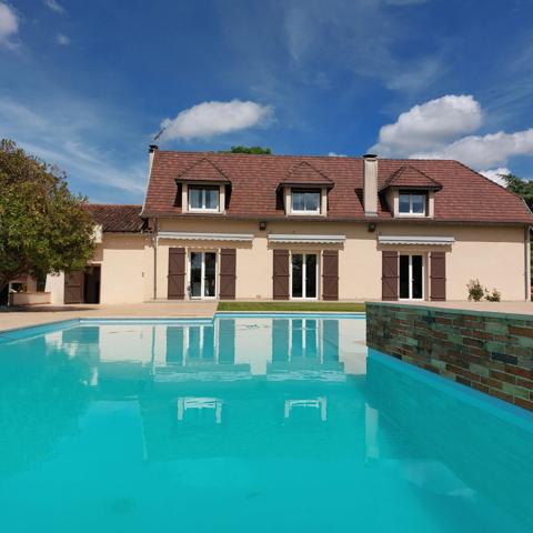 Maison à vendre 13 pièces MONTAUBAN (82), salle de reception, parking, bureaux, cave, dépendances,  parc de 8000m2, 2 entrées indépendantes