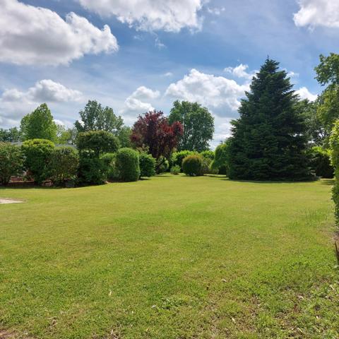Maison à vendre 13 pièces MONTAUBAN (82), salle de reception, parking, bureaux, cave, dépendances,  parc de 8000m2, 2 entrées indépendantes