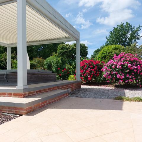 Maison à vendre 13 pièces MONTAUBAN (82), salle de reception, parking, bureaux, cave, dépendances,  parc de 8000m2, 2 entrées indépendantes