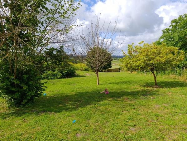 MAISON FAMILIALE 186 m² – 5 CHAMBRES – PISCINE – DPE B – TERRAIN 2 600 m² – LAIMONT