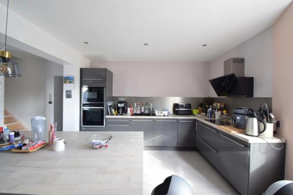 MAISON FAMILIALE 186 m² – 5 CHAMBRES – PISCINE – DPE B – TERRAIN 2 600 m² – LAIMONT