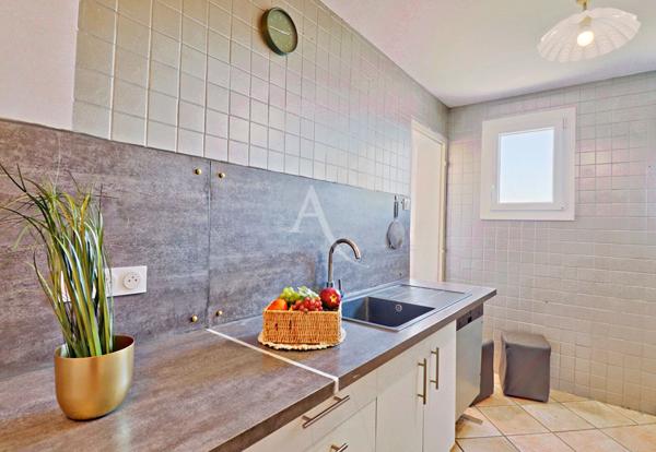 APPARTEMENT TYPE 4 DE 83 M2 AVEC BALCON AU CALME PARKING SECURISE ET CAVE