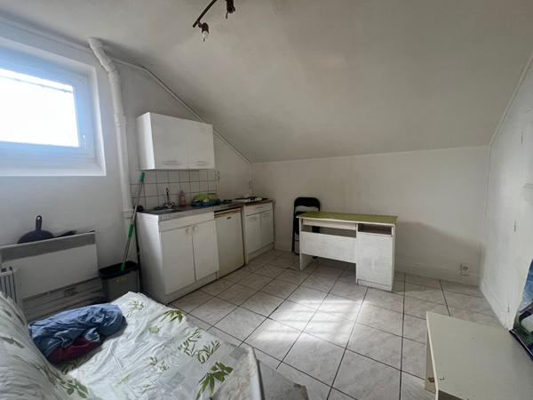 Lyon 7 chambre de bonne sous les toits (prévoir travaux)