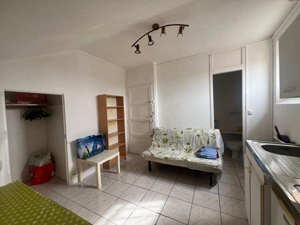 Lyon 7 chambre de bonne sous les toits (prévoir travaux)