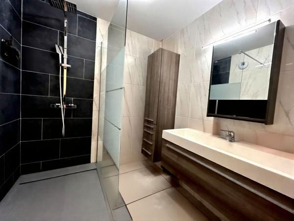 A vendre BIGUGLIA  APPARTEMENT T3 DE 85 m² TERRASSES -GARGE