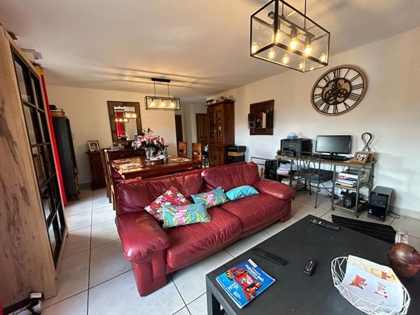 A vendre BIGUGLIA  APPARTEMENT T3 DE 85 m² TERRASSES -GARGE
