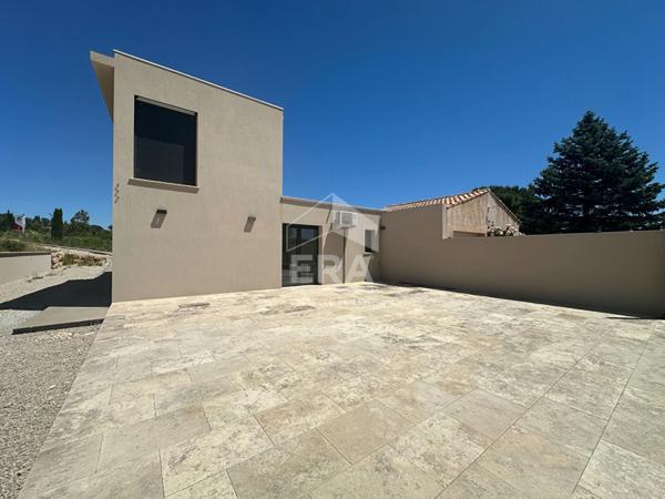 A VENDRE 83470 SAINT MAXIMIN  LOCAL COMMERCIAL DE 120 M² 7 BUREAUX SUR 2500M² DE TERRAIN  PARKING