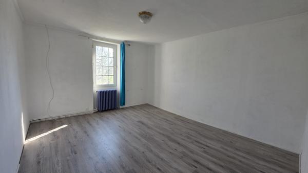 Maison
         4 pièces
        - 176 m² 172 000 € *