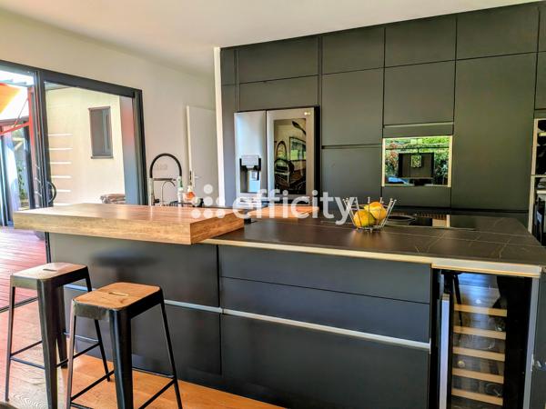 Maison
         7 pièces
        - 180 m² Exclusivité 925 000 € *