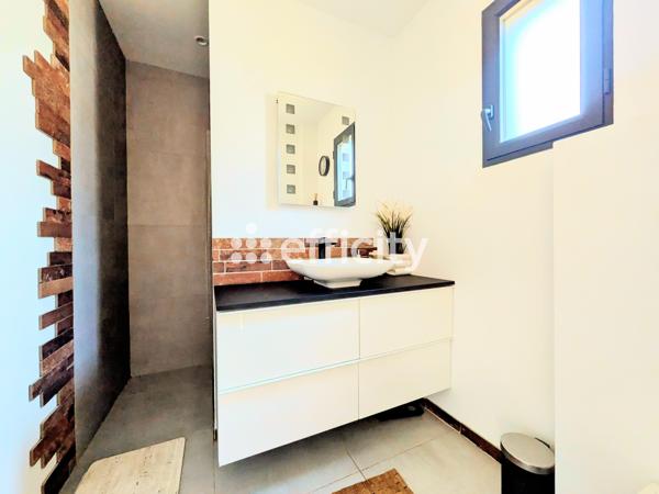 Maison
         7 pièces
        - 180 m² Exclusivité 925 000 € *