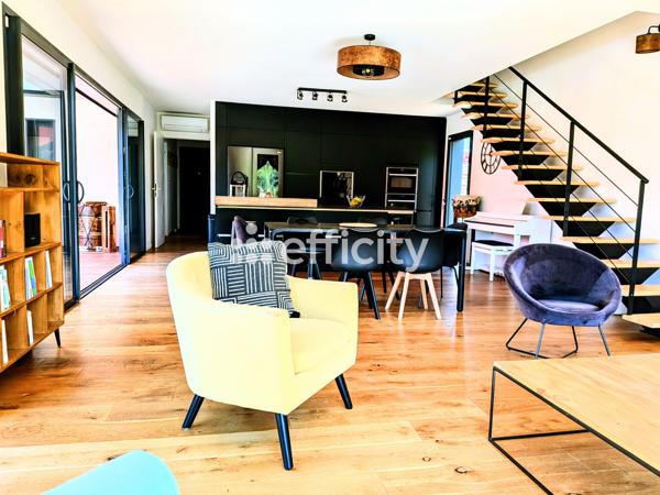 Maison
         7 pièces
        - 180 m² Exclusivité 925 000 € *