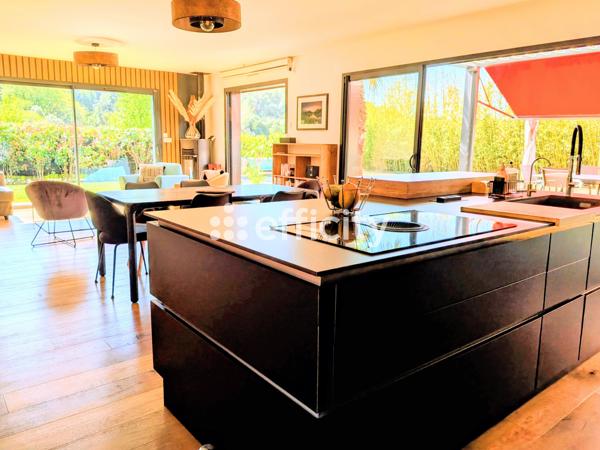 Maison
         7 pièces
        - 180 m² Exclusivité 925 000 € *