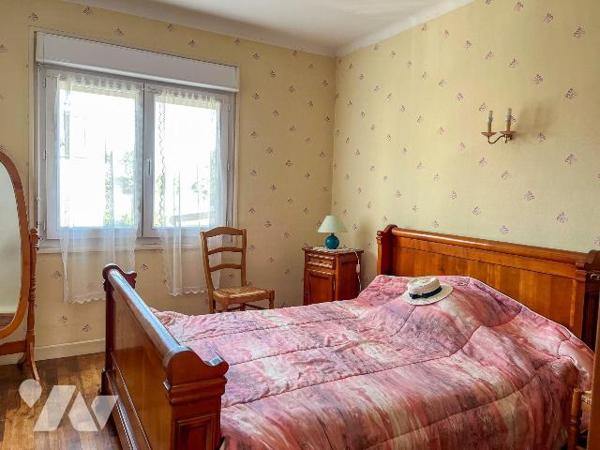 Dans un hameau de campagne tranquille, à 5 mins de route des commerces, services et de la gare ...