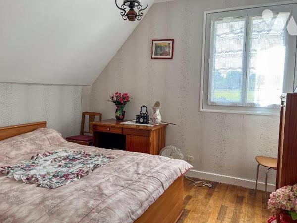 Dans un hameau de campagne tranquille, à 5 mins de route des commerces, services et de la gare ...