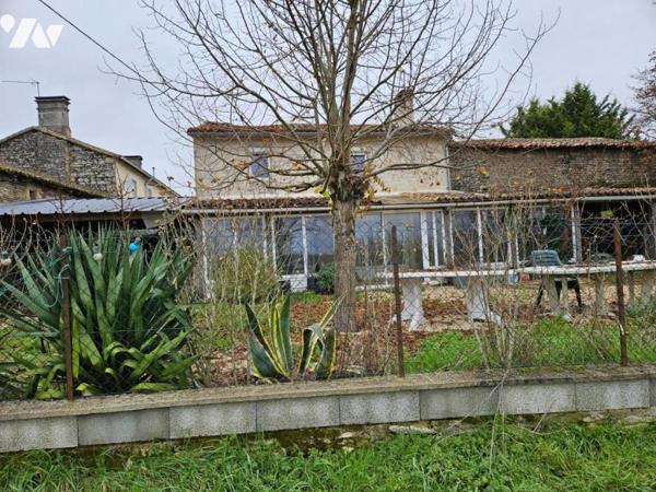 A vendre à CHAUNAY, une maison ancienne au sein d'un terrain de 6123m²