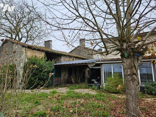 A vendre à CHAUNAY, une maison ancienne au sein d'un terrain de 6123m²