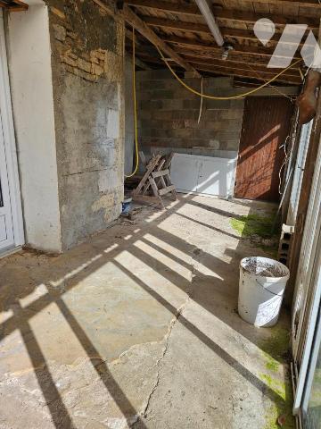 A vendre à CHAUNAY, une maison ancienne au sein d'un terrain de 6123m²